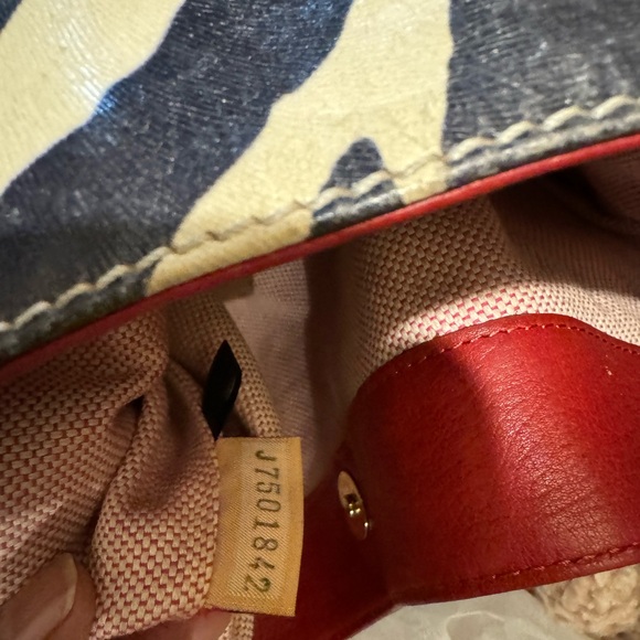 Dooney & Burke large leather purse - Picture 11 of 11